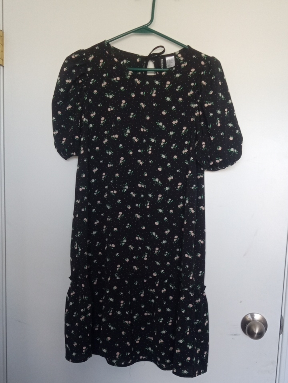 Divided Black Floral Puff-Sleeve Dress